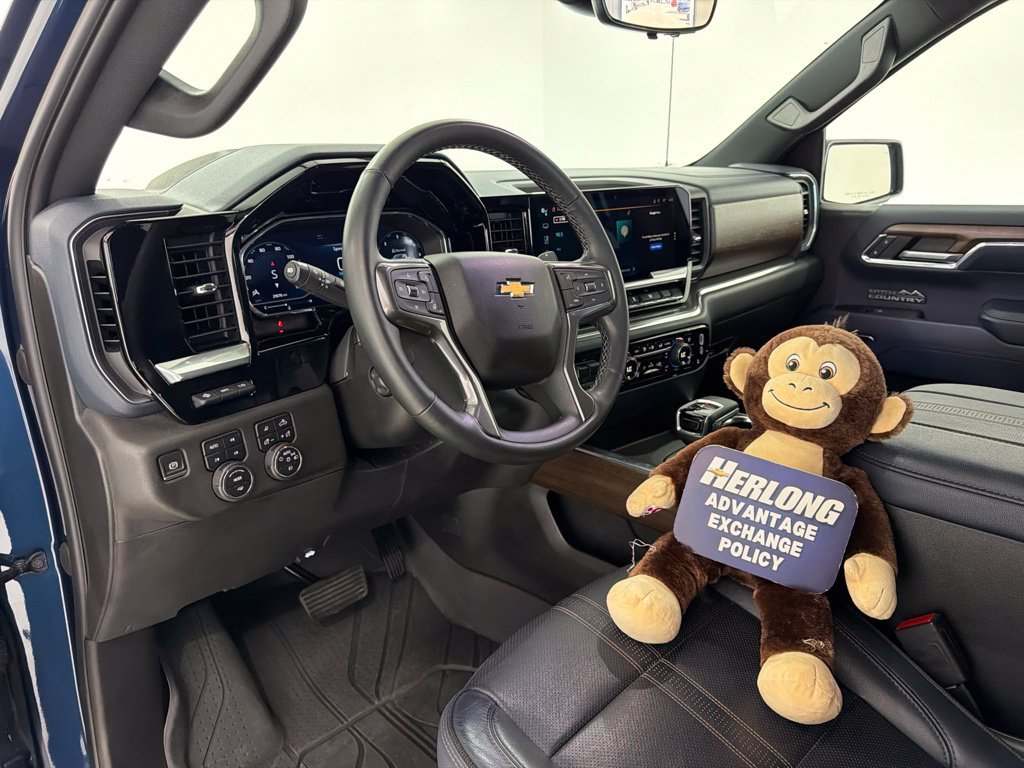 Used 2023 Chevrolet Silverado 1500 High Country w/ High Country Premium Package AWD/4WD image 10
