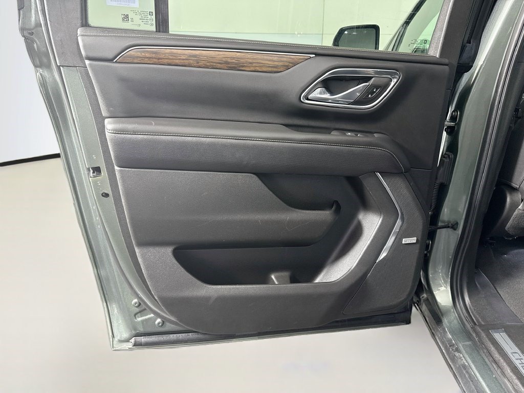 Used 2023 Chevrolet Suburban Premier AWD/4WD image 24
