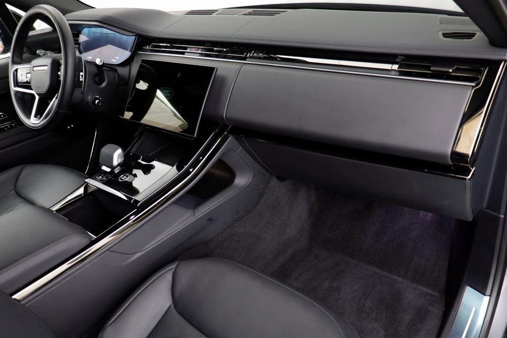 Used 2025 Land Rover Range Rover Sport SE image 17