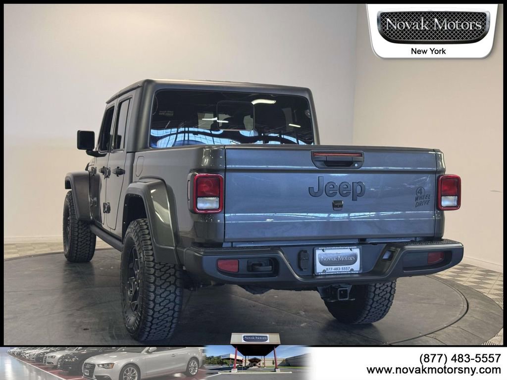 Used 2021 Jeep Gladiator Willys image 9
