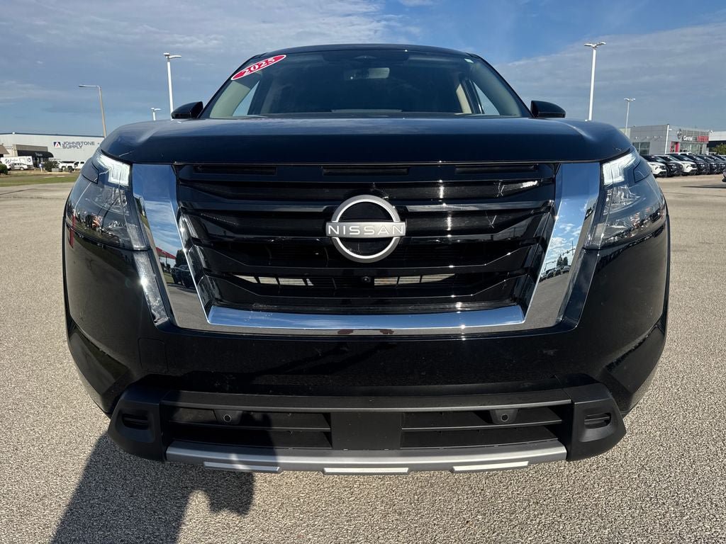 Used 2025 Nissan Pathfinder SL FWD image 9