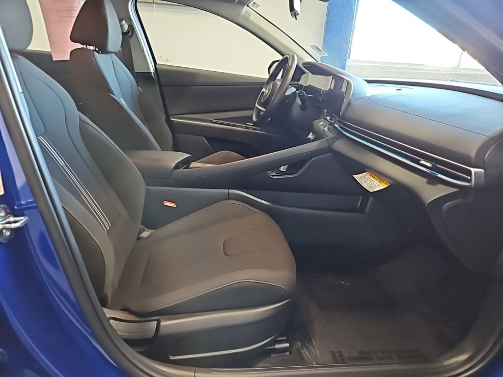 Used 2025 Hyundai Elantra SEL image 14