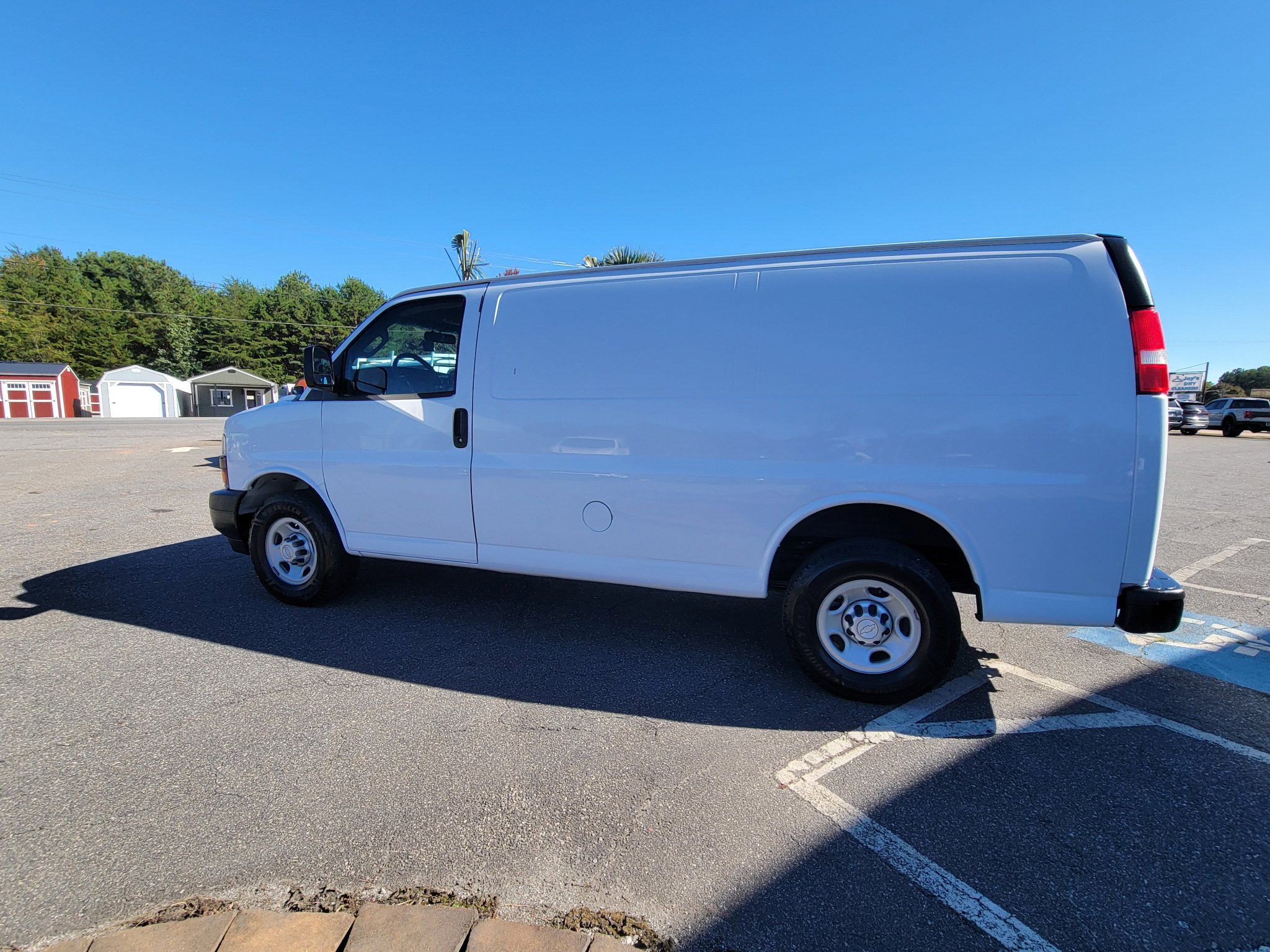 Used 2018 Chevrolet Express 2500 w/ Enhanced Convenience Package image 8