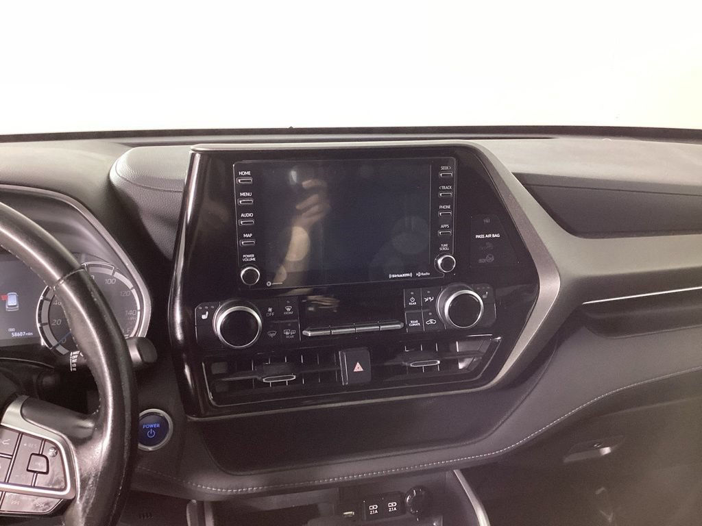 Used 2021 Toyota Highlander XLE AWD/4WD image 14