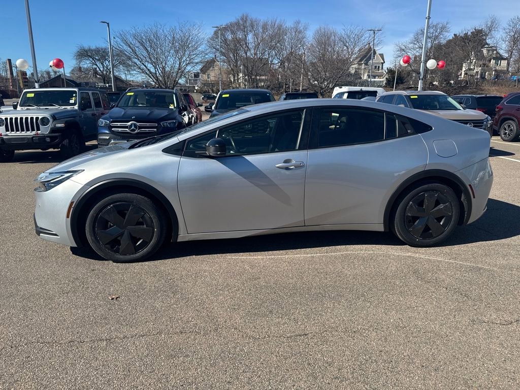 Used 2024 Toyota Prius LE image 4