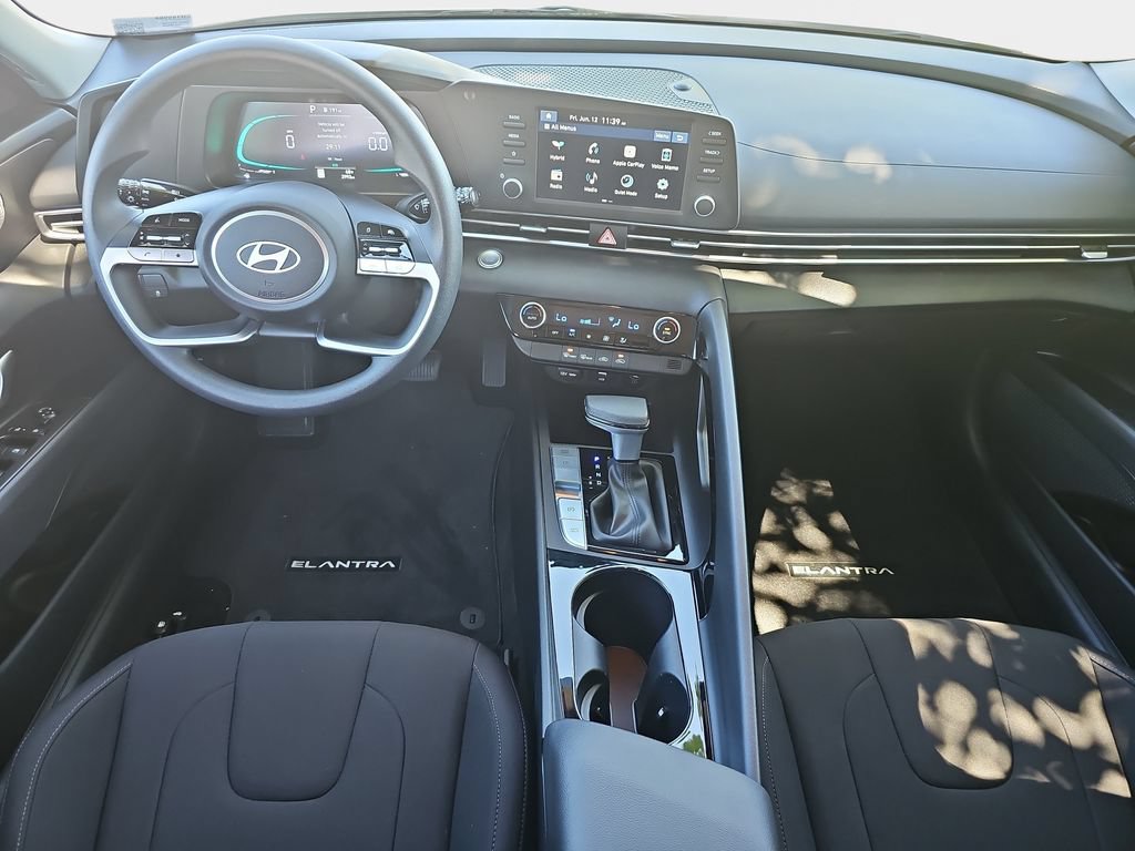 Used 2025 Hyundai Elantra Hybrid FWD image 10