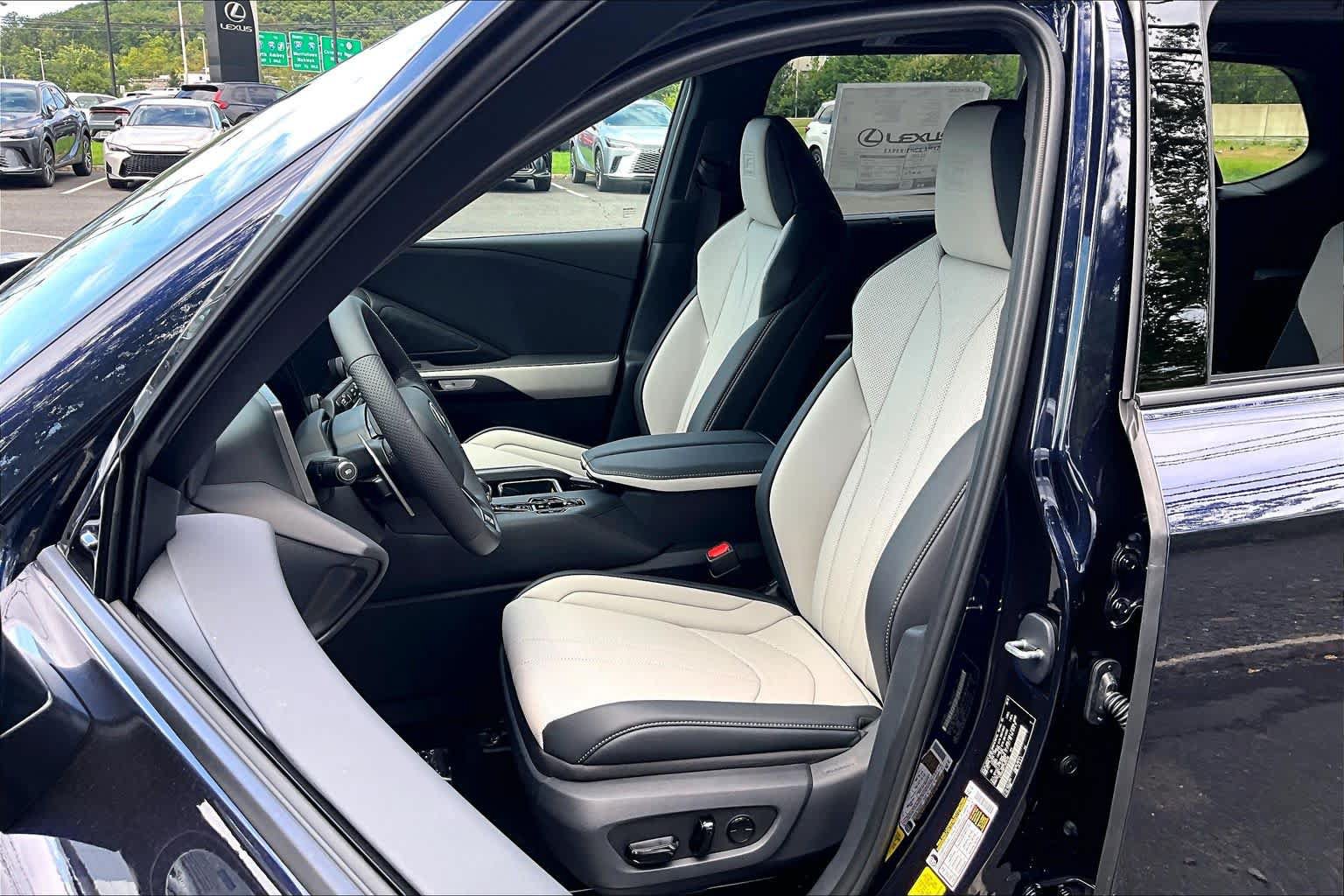 New 2026 Lexus TX 500h AWD image 9