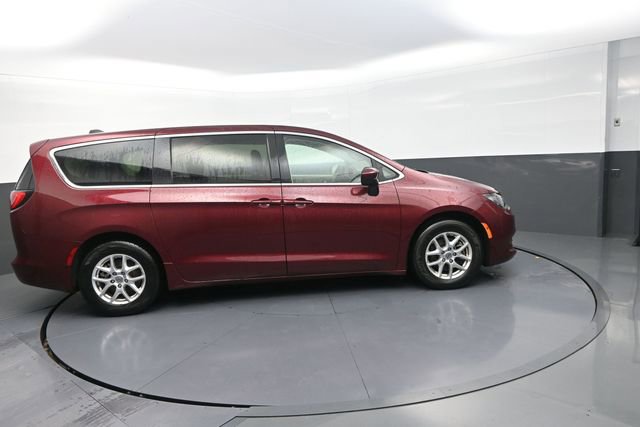 Used 2022 Chrysler Voyager LX FWD image 52