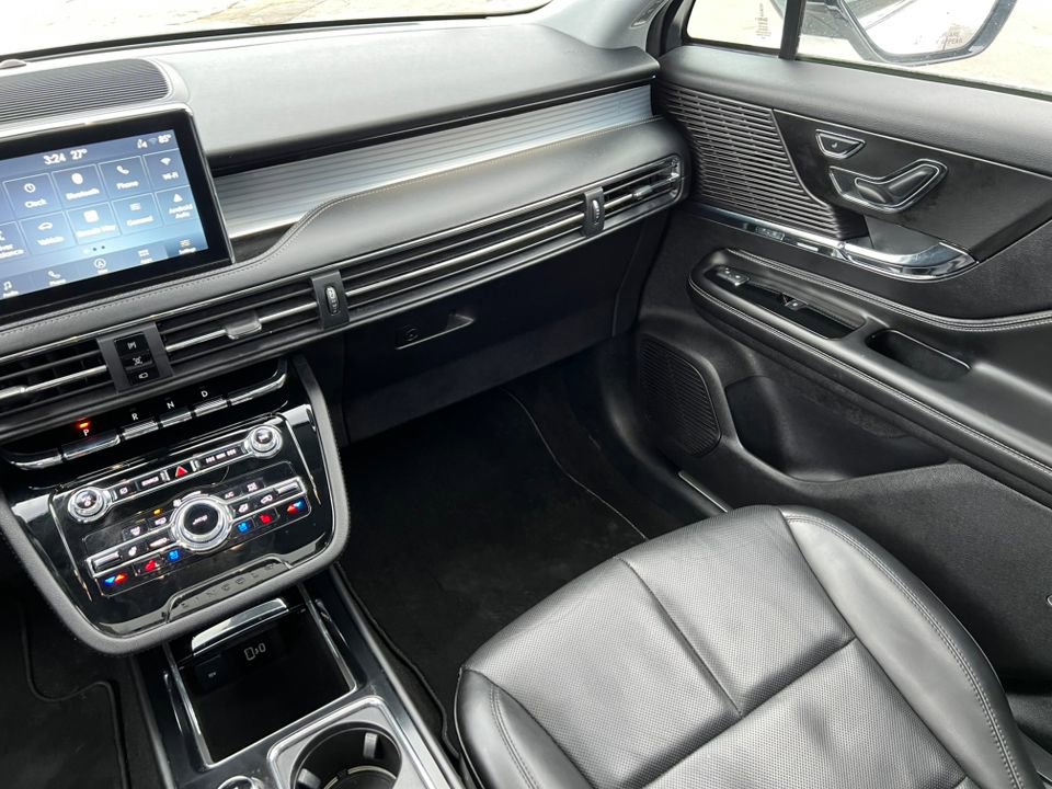 Used 2022 Lincoln Corsair AWD w/ Premium Package image 31