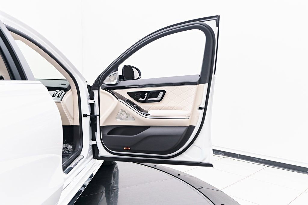 Used 2024 Mercedes-Benz S 580e 4MATIC Sedan image 25