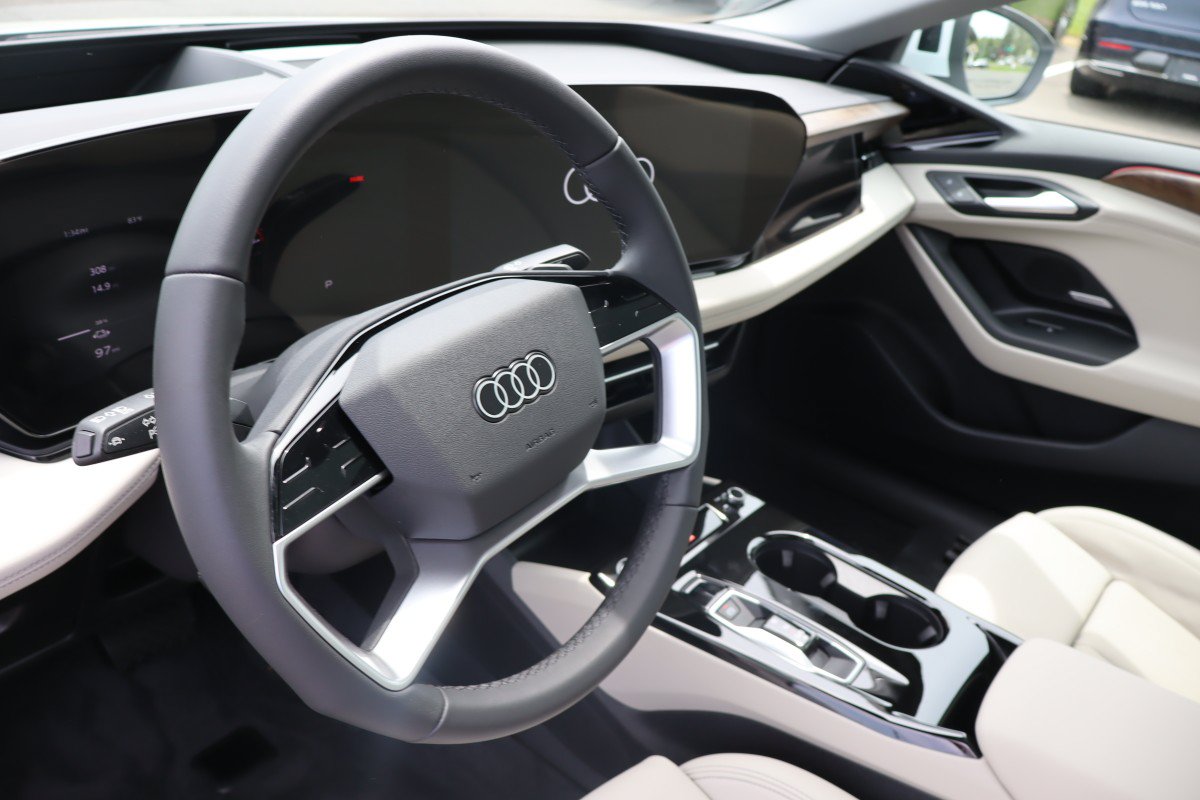 Used 2025 Audi A6 e-tron Prestige w/ Beige Warm Weather Package AWD/4WD image 9
