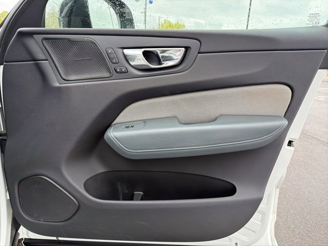 Used 2021 Volvo XC60 T5 R-Design w/ Protection Package Premier image 11