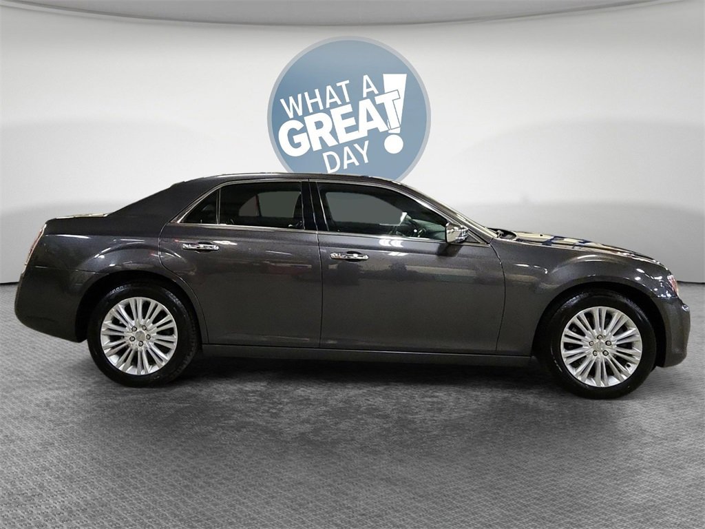 Used 2013 Chrysler 300 C image 2