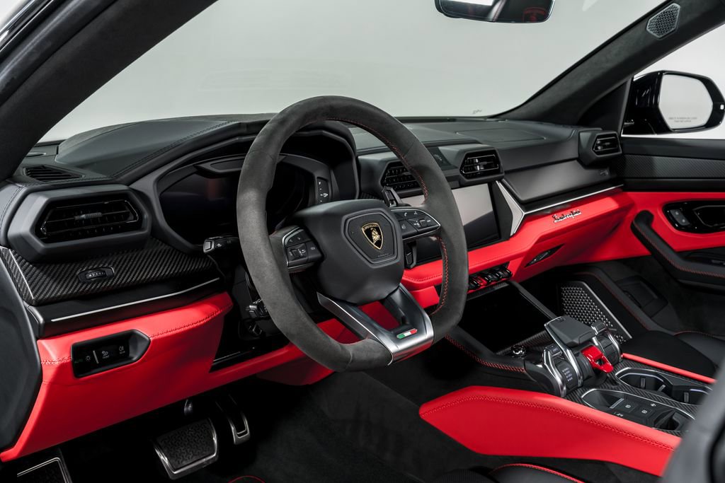 Used 2025 Lamborghini Urus SE image 13