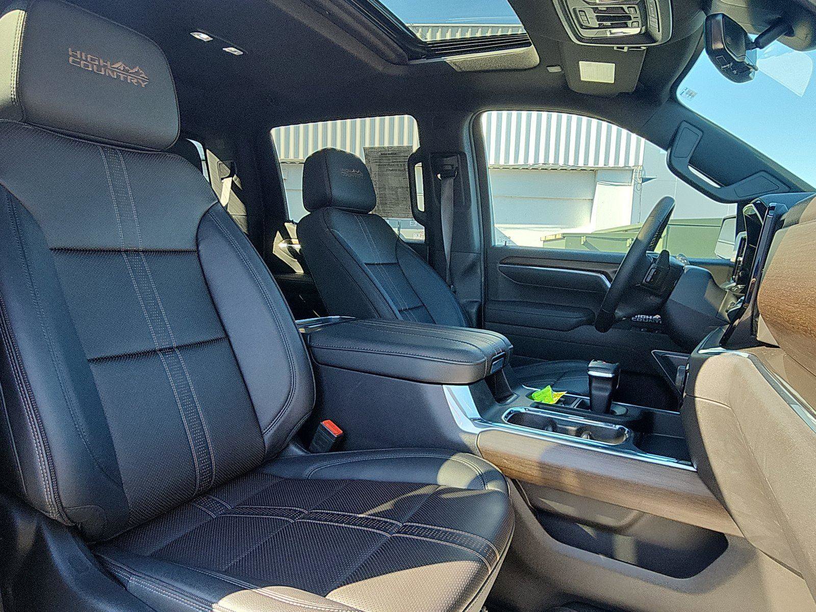 Used 2025 Chevrolet Silverado 1500 High Country w/ Technology Package AWD/4WD image 24