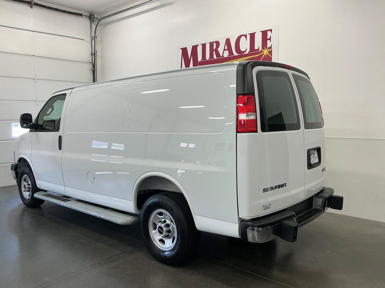 Used 2025 GMC Savana 2500 w/ Driver Convenience Package RWD image 4
