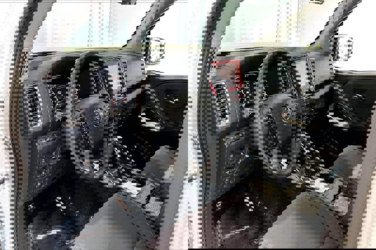 Used 2023 Nissan Frontier SV w/ SV Convenience Package image 14