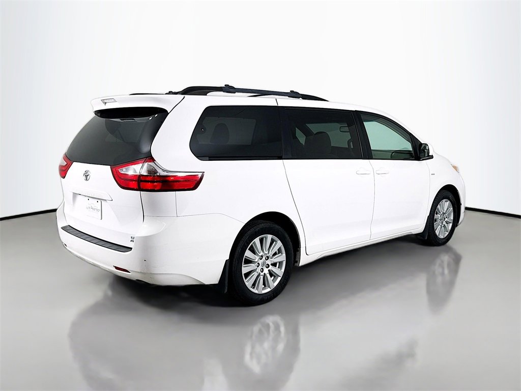 Used 2017 Toyota Sienna LE image 9