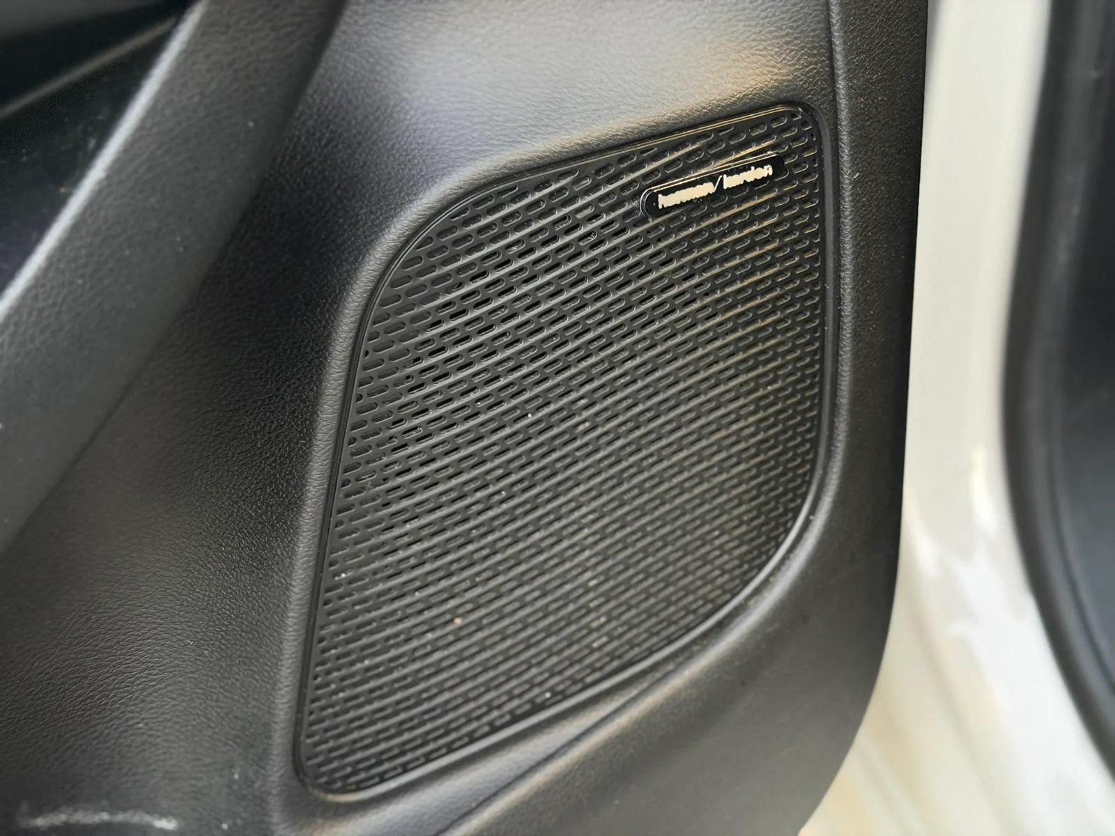 Used 2020 Chrysler Pacifica Limited w/ Advanced Safetytec Group FWD image 11