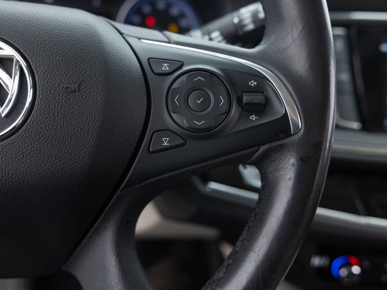 Used 2019 Buick Enclave Essence AWD/4WD image 38