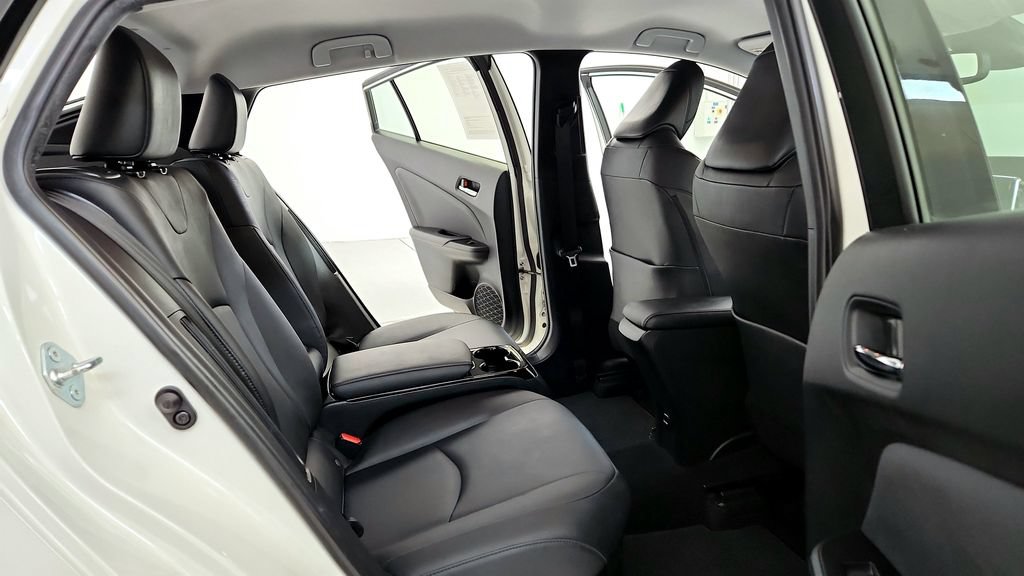 Used 2017 Toyota Prius Prime Advanced w/ Carpet Mat Package FWD image 17