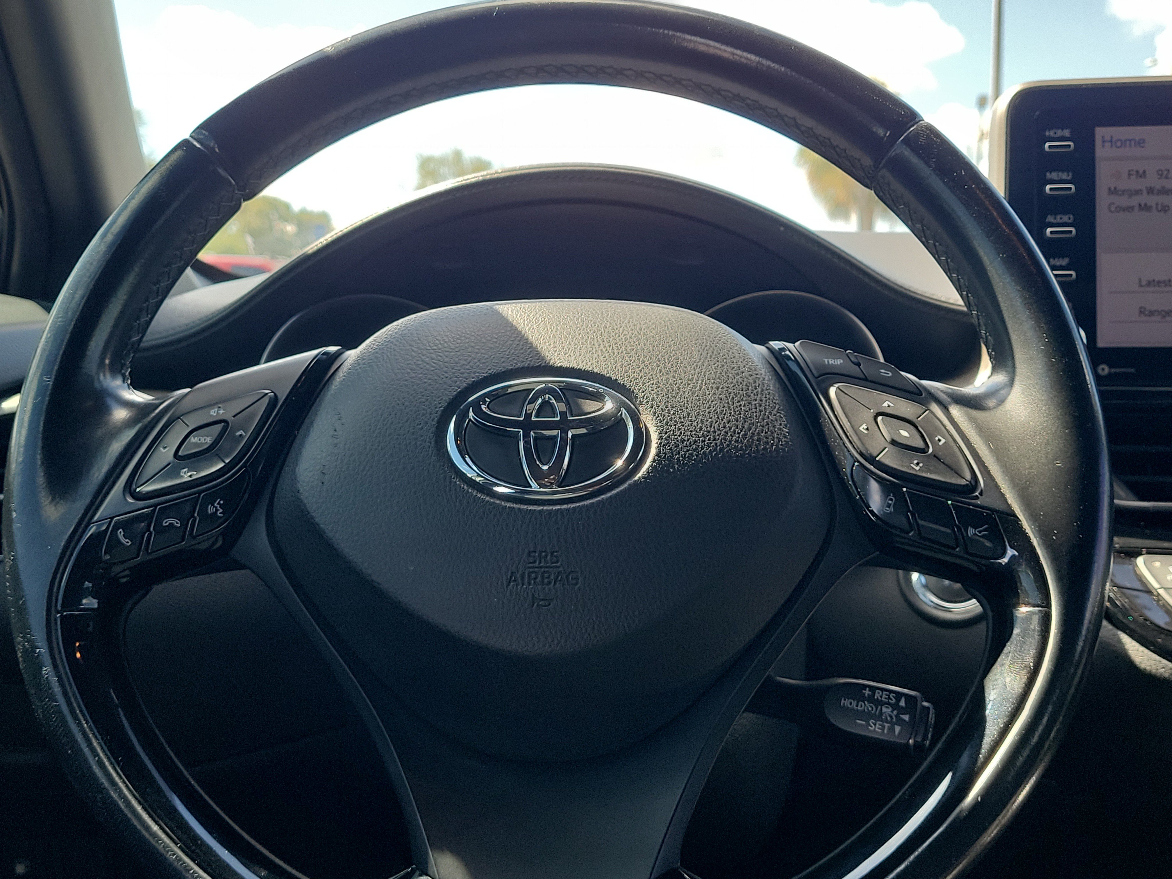 Used 2019 Toyota C-HR XLE FWD image 18