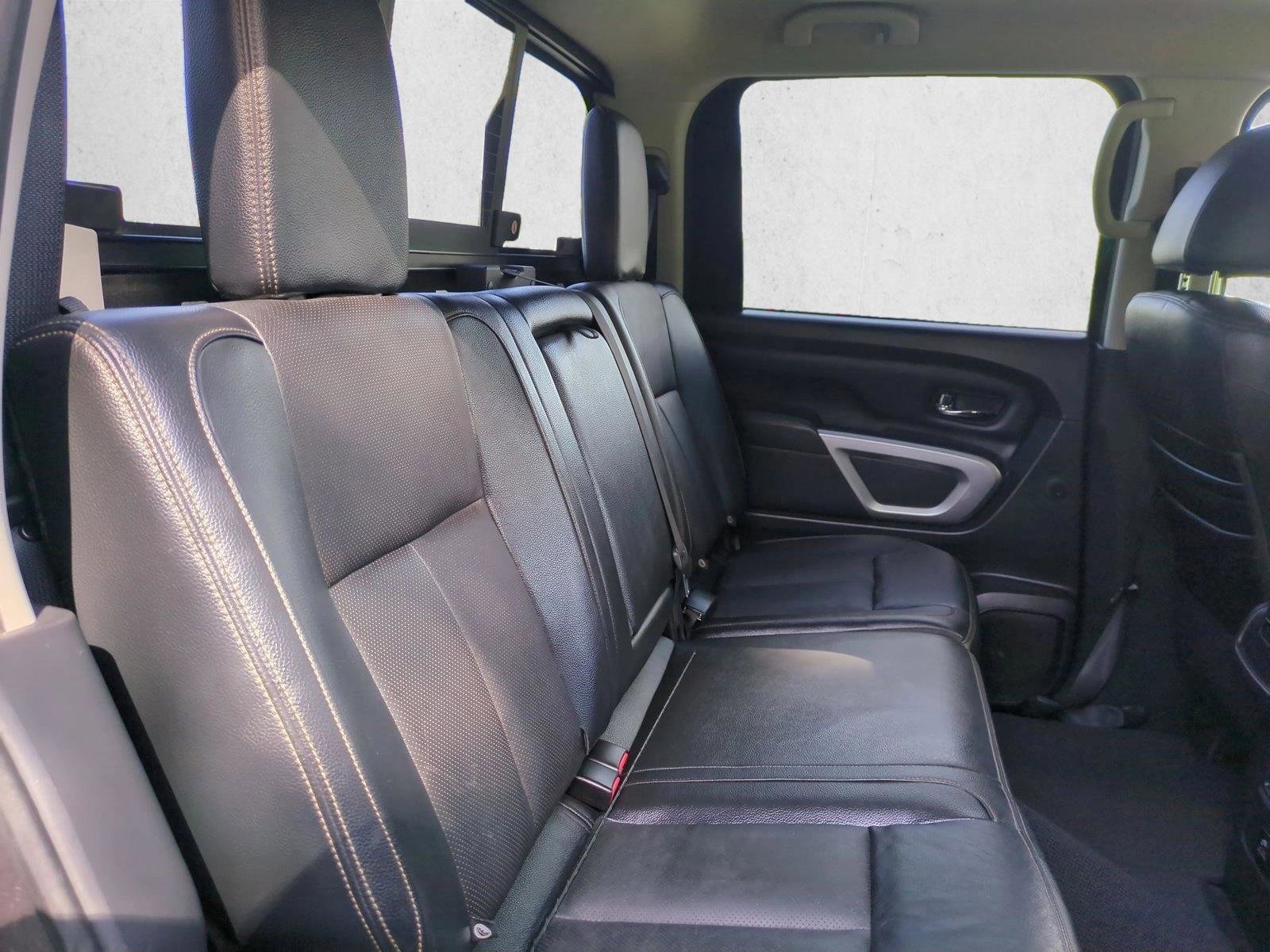 Used 2018 Nissan Titan SL AWD/4WD image 19