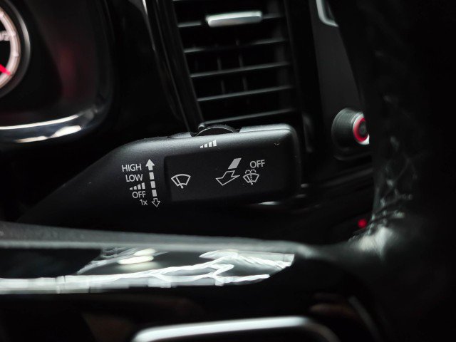 Used 2019 Volkswagen Beetle 2.0T S FWD image 20