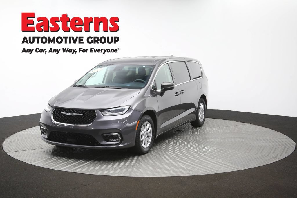 Used 2023 Chrysler Pacifica Touring-L FWD image 56