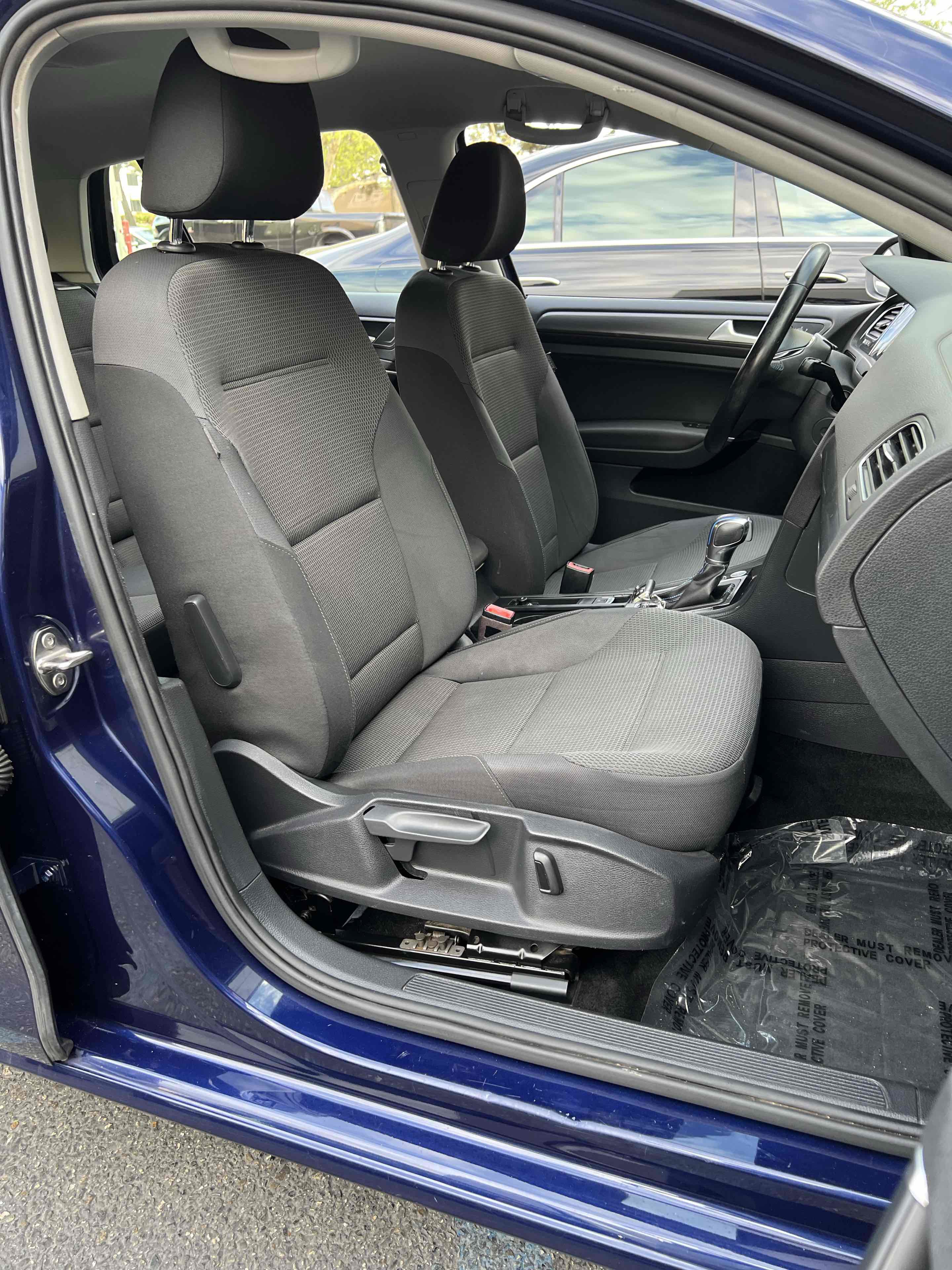 Used 2019 Volkswagen e-Golf SE w/ Driver Assistance Package image 37