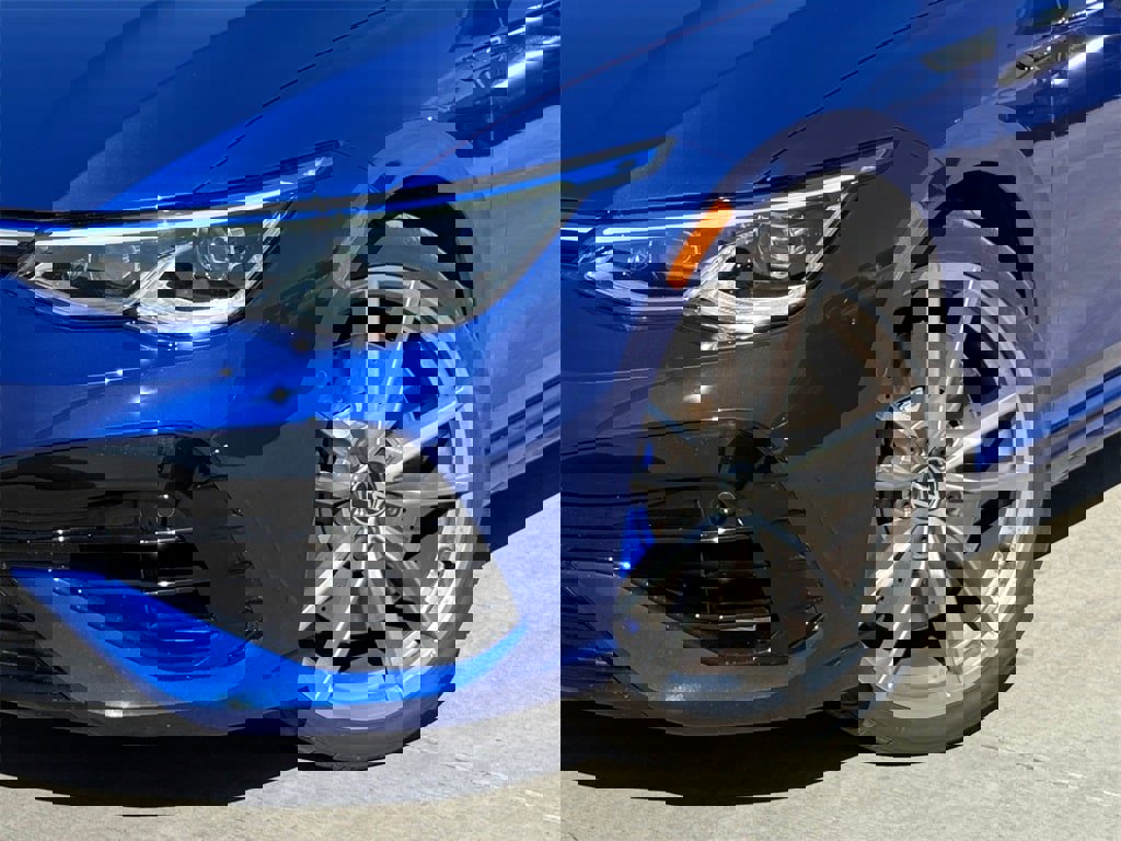 Used 2024 Volkswagen Golf R image 2