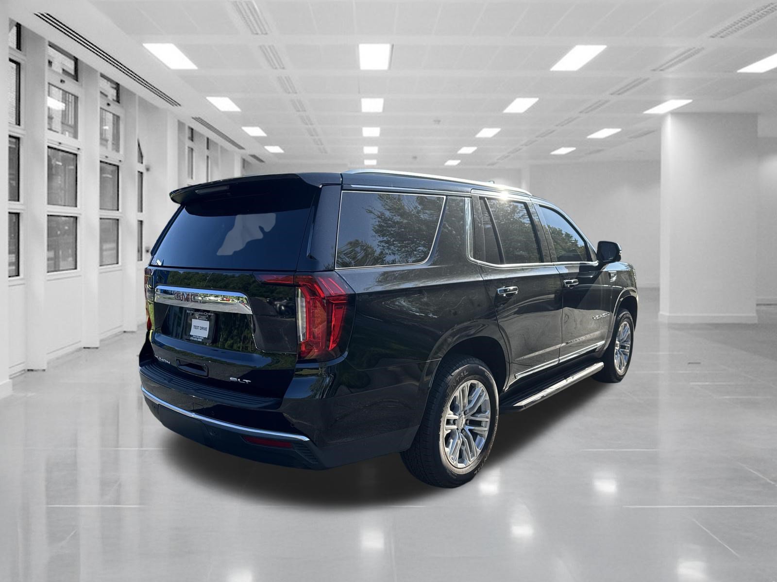 Certified 2024 GMC Yukon SLT w/ SLT Premium Package AWD/4WD image 5
