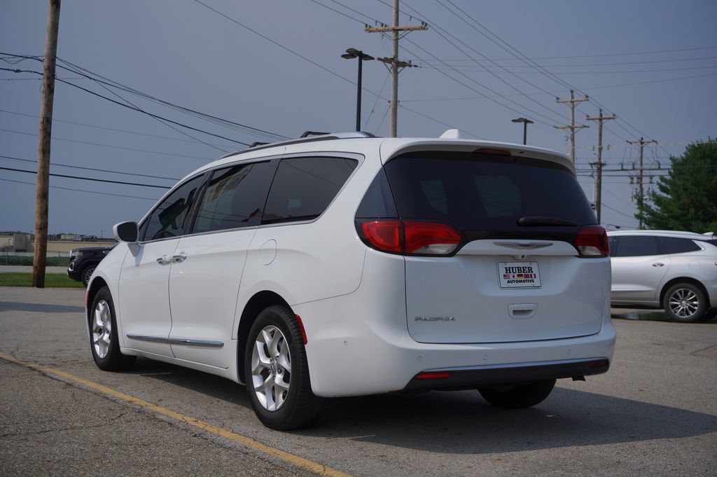 Used 2020 Chrysler Pacifica Touring-L Plus w/ Tire & Wheel Group FWD image 5