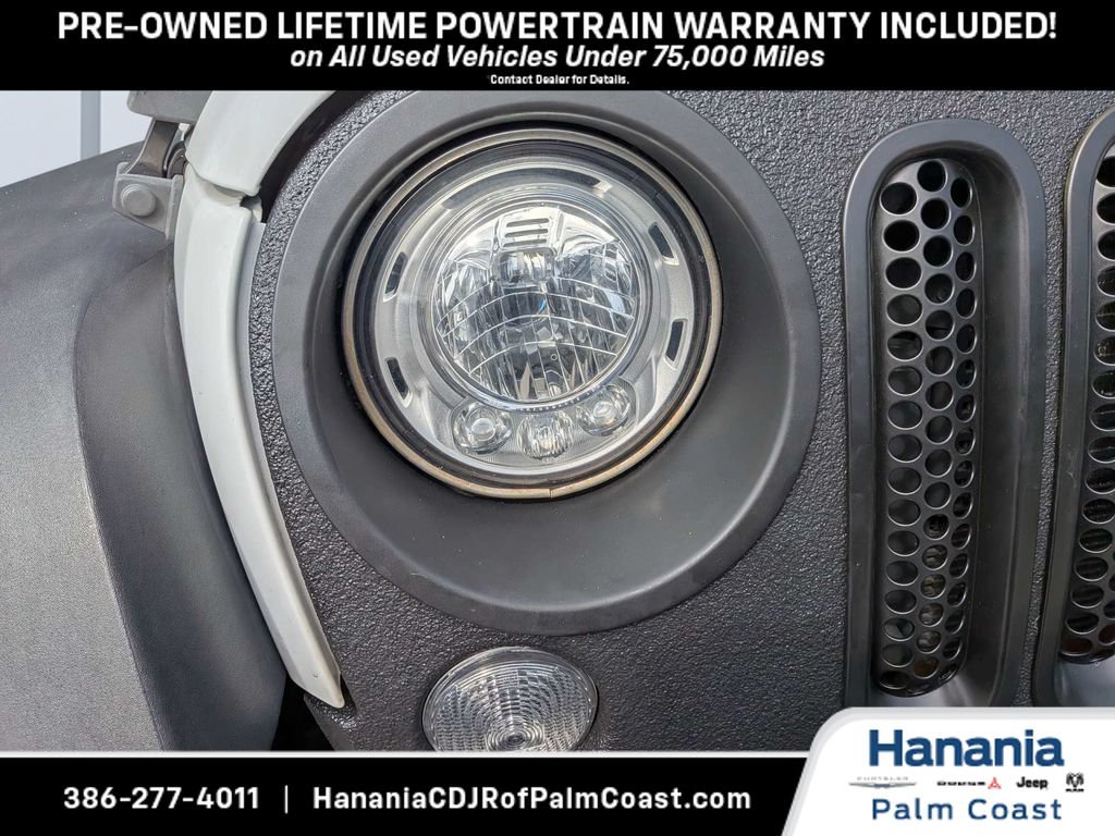 Used 2017 Jeep Wrangler Unlimited Rubicon w/ Connectivity Group AWD/4WD image 9
