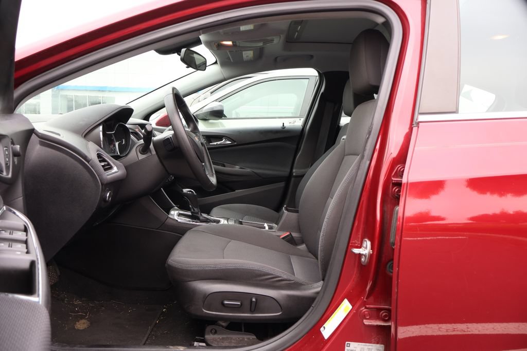 Used 2019 Chevrolet Cruze LT w/ Sun And Sound Package FWD image 10