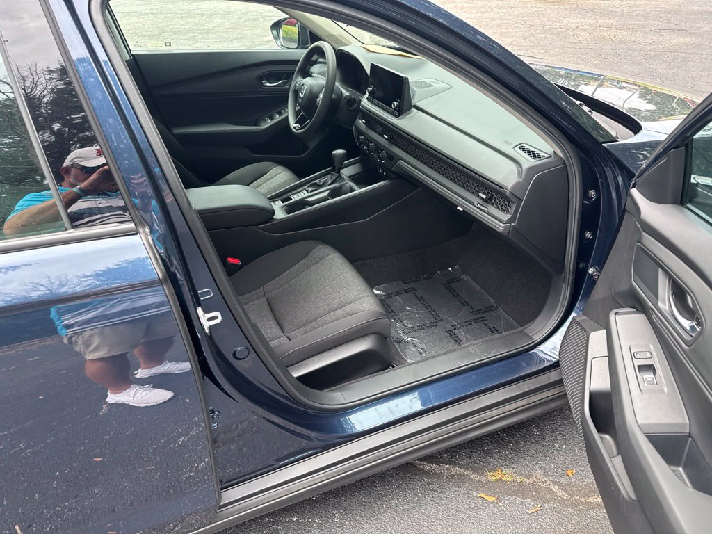 Used 2025 Honda Accord SE image 9