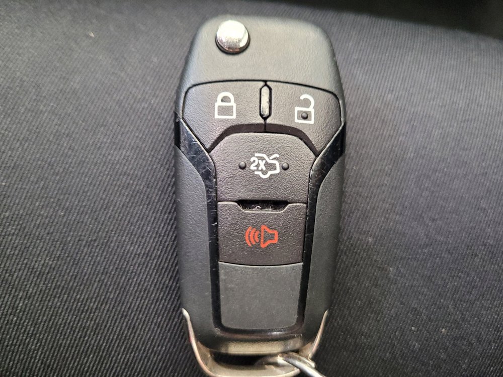 Used 2015 Ford Fusion SE FWD image 32