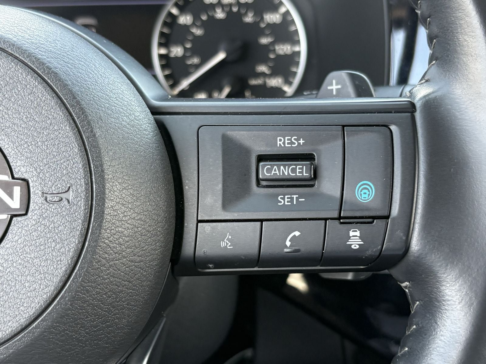 Used 2025 Nissan Pathfinder SV AWD/4WD image 38