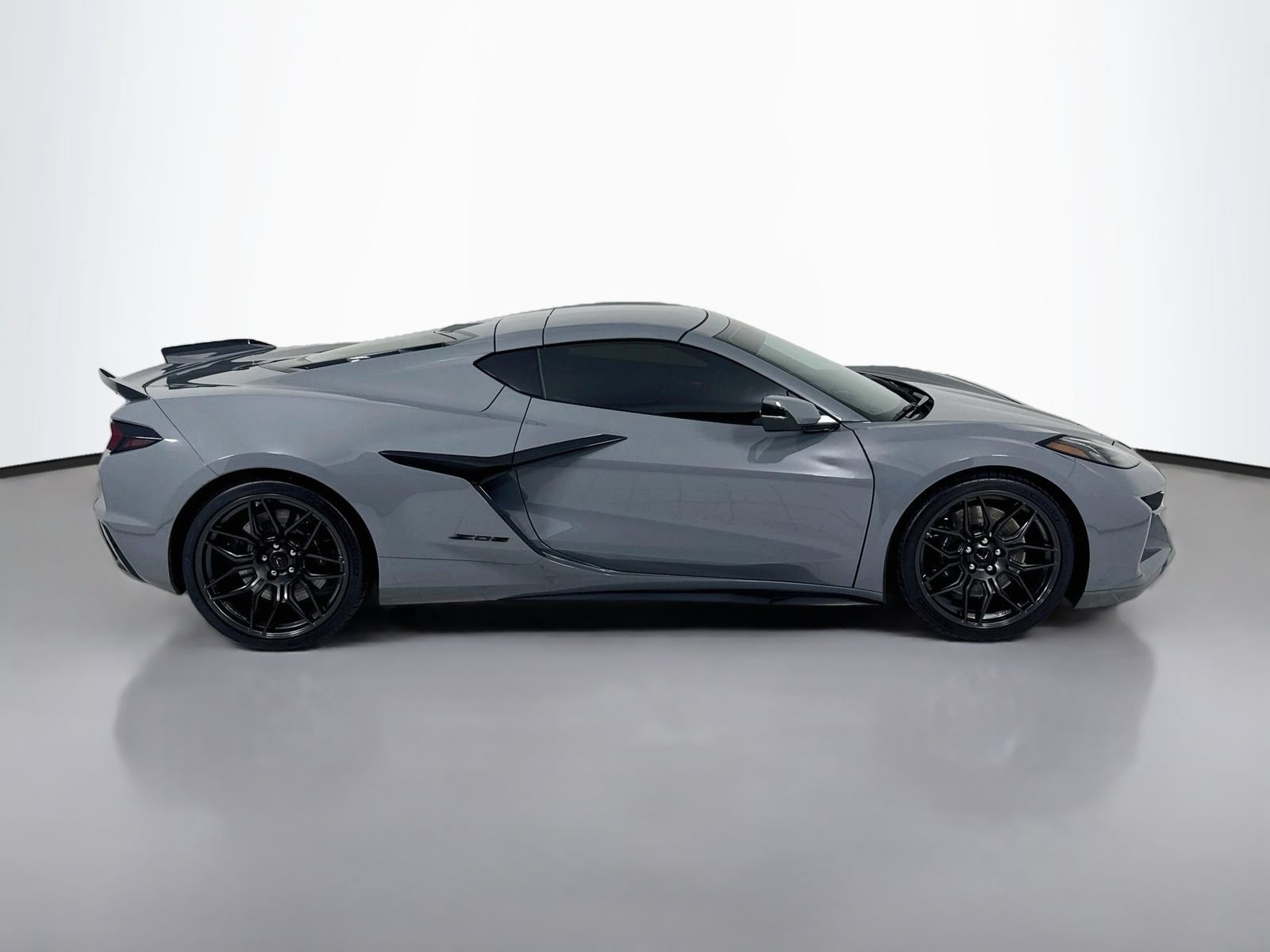Used 2024 Chevrolet Corvette Z06 RWD image 8