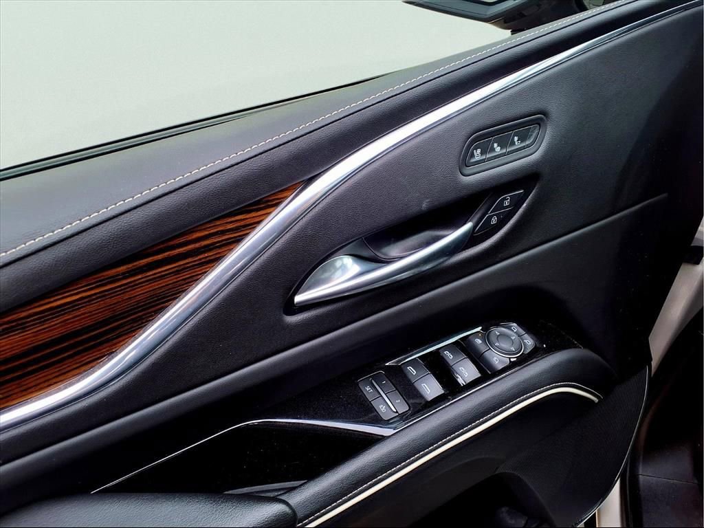 Used 2023 Cadillac Escalade Premium Luxury image 9