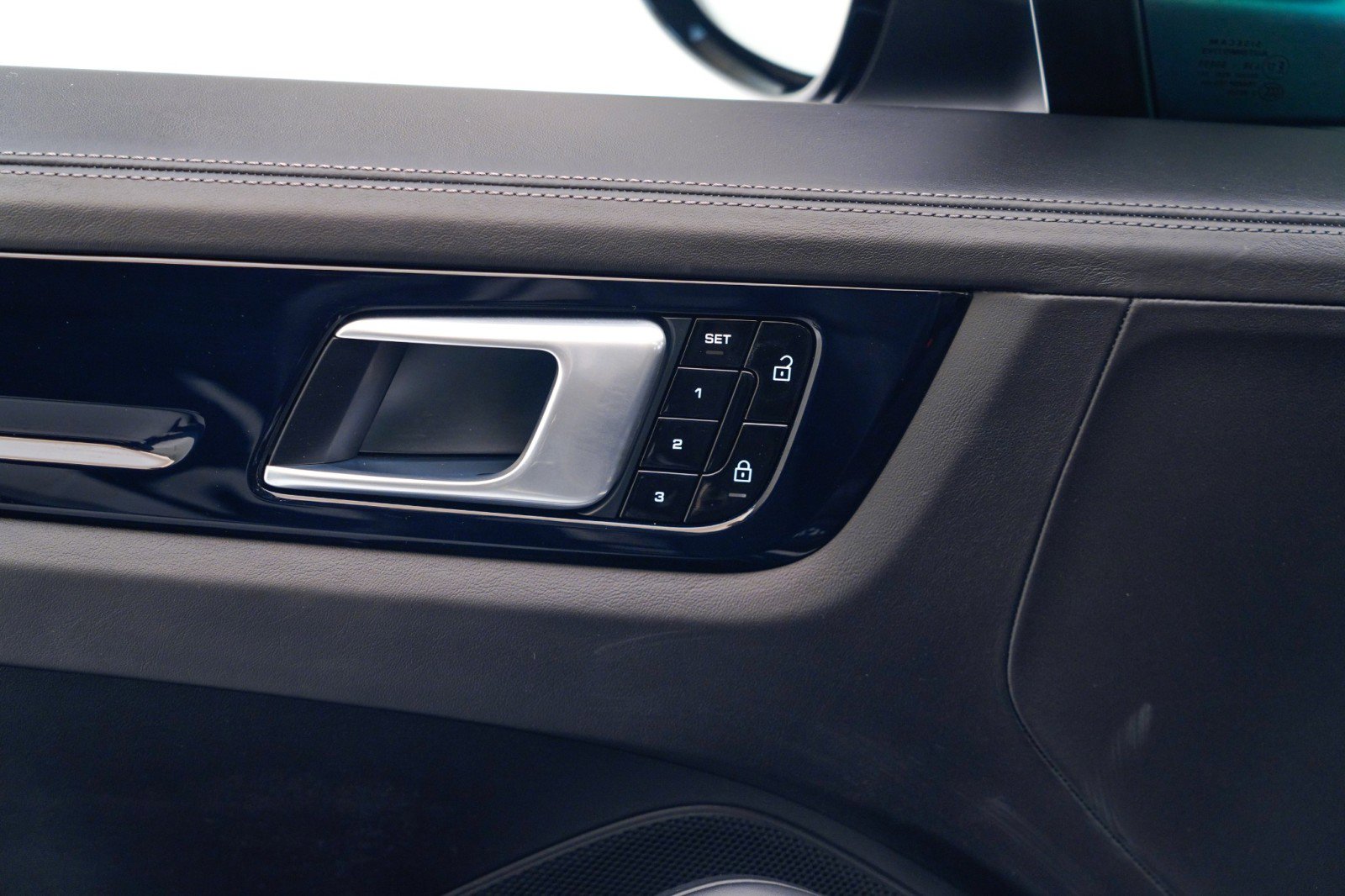 Used 2021 Porsche Cayenne S image 23