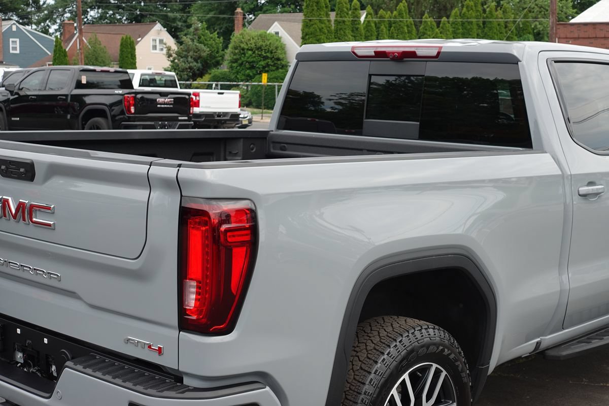 Used 2025 GMC Sierra 1500 AT4 w/ Technology Package AWD/4WD image 13