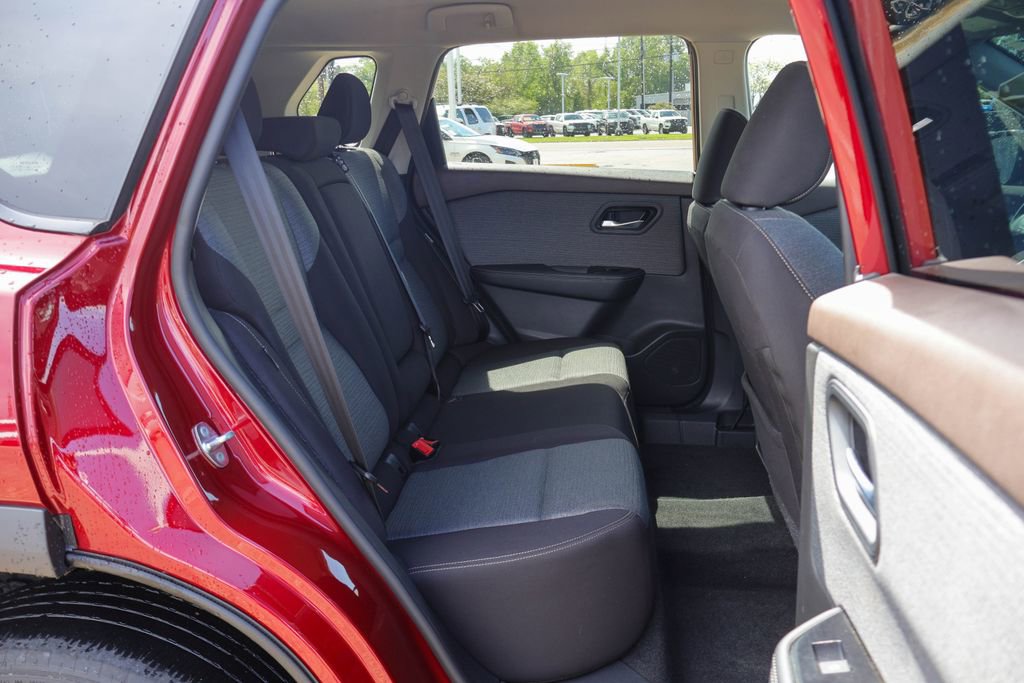Used 2023 Nissan Rogue SV image 10