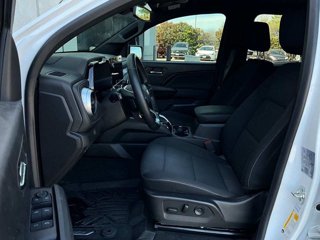 Used 2024 Chevrolet Colorado LT w/ LT Convenience Package II image 10