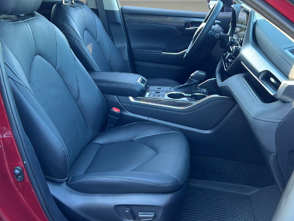 Certified 2026 Toyota Highlander Limited AWD/4WD image 18