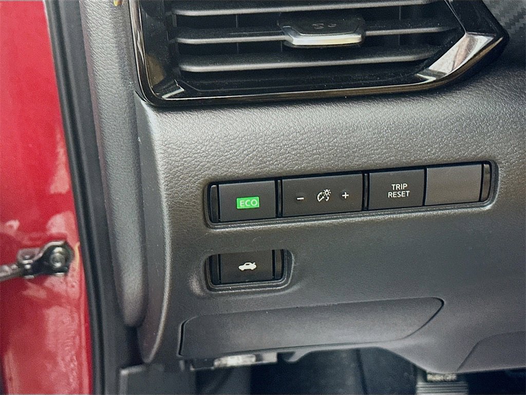 Used 2022 Nissan Sentra SV w/ SV Premium Package image 10