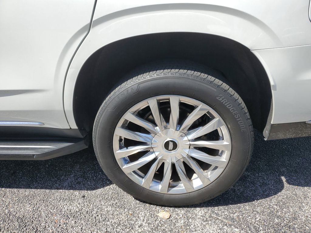 Used 2023 Cadillac Escalade Premium Luxury w/ Performance Package image 10