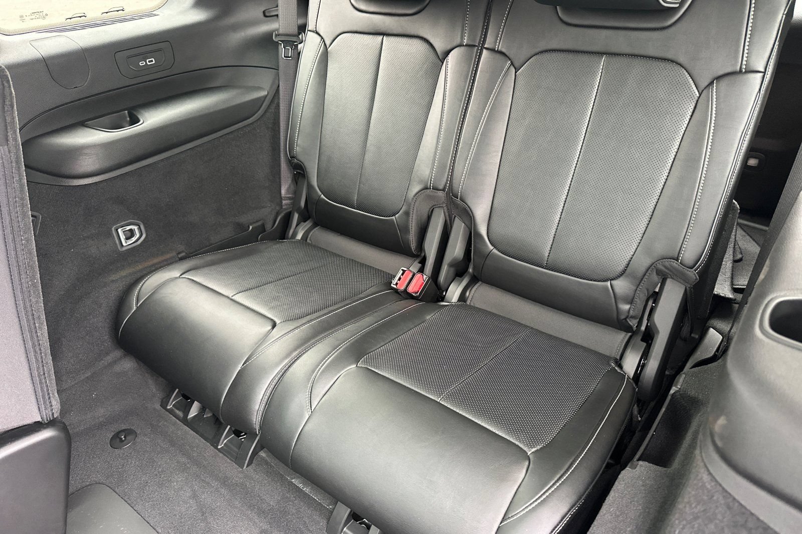 Used 2023 Jeep Grand Cherokee L Overland RWD image 14