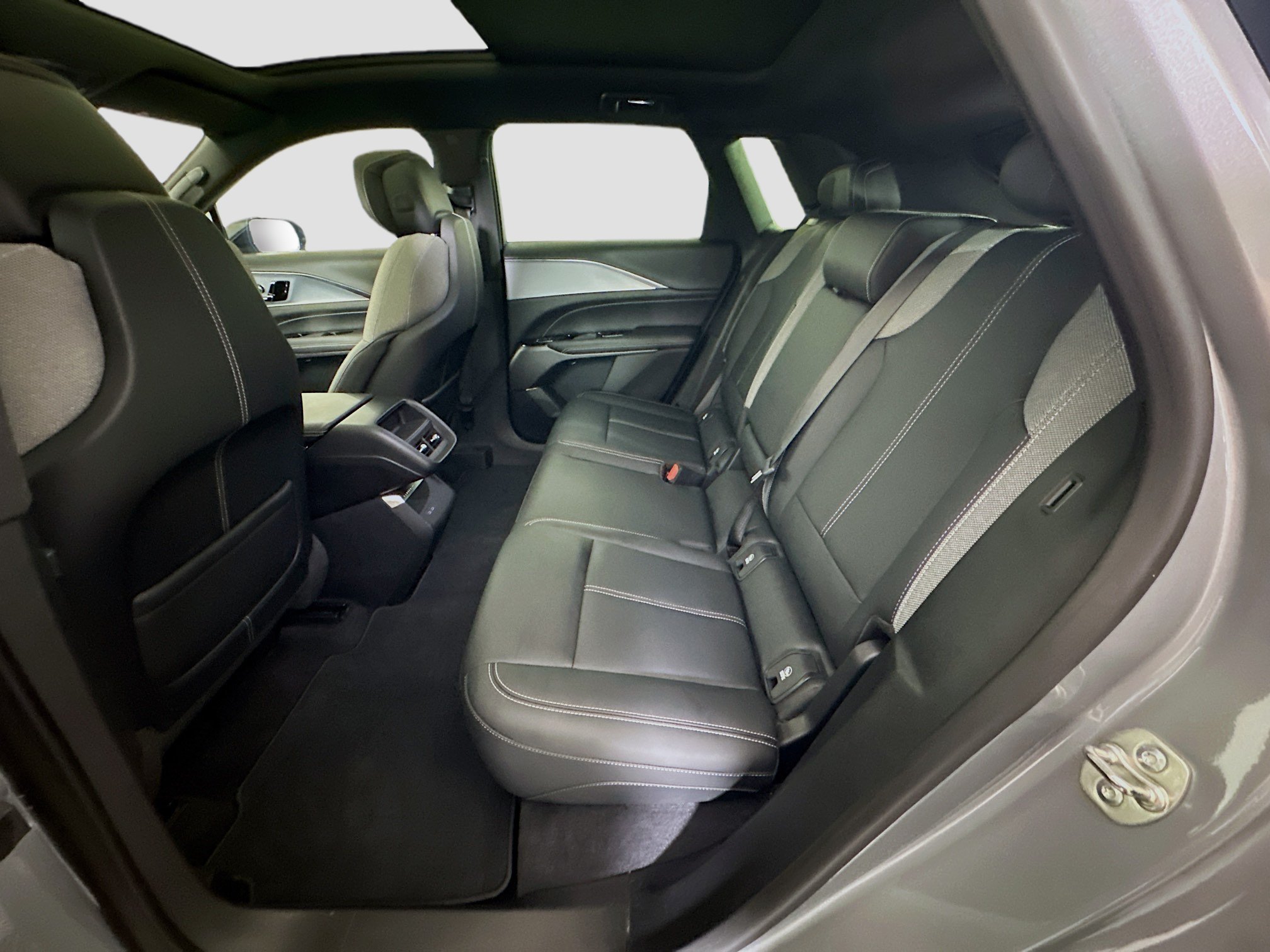 Used 2024 Cadillac Lyriq Tech RWD image 30