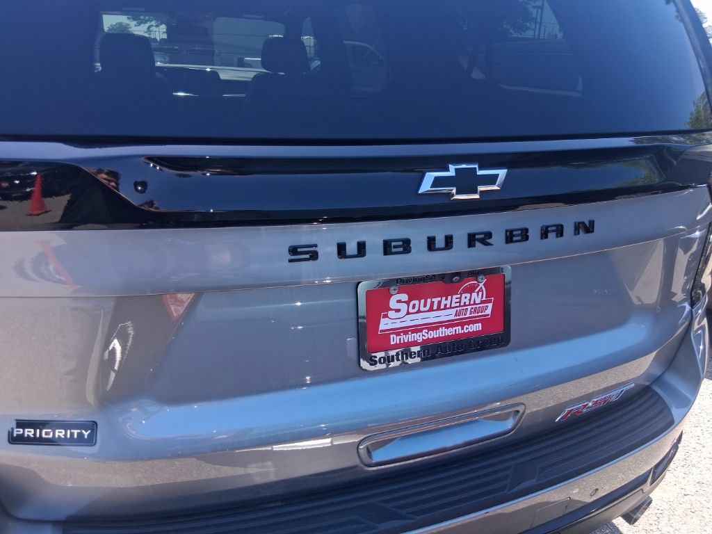 Used 2025 Chevrolet Suburban RST w/ Comfort Package AWD/4WD image 11